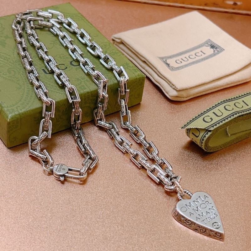 G*u*i necklaces